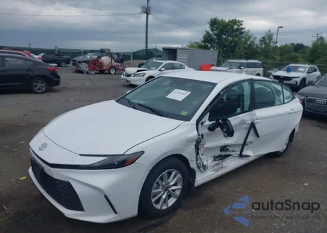 2025 Toyota Camry Le z USA, uszkodzony, nr VIN 4T1DAACK2SU072326